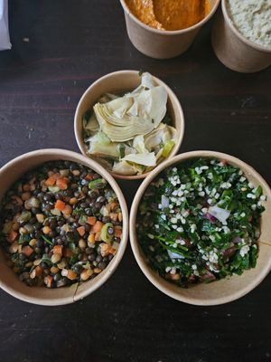 Linsensalat,Artischocken-Knoblauchsalat, Tabouleh at Feinkost Rösling in Leipzig
