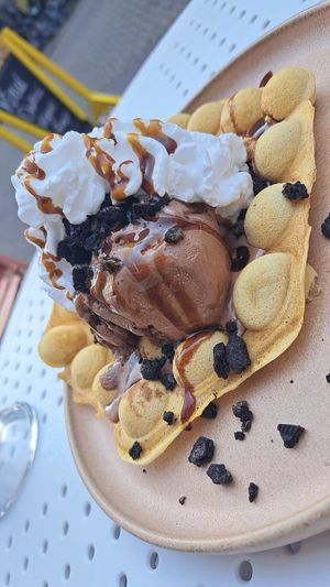Bubble waffle with chocolate and straciatella ice cream  at IJssalon Scoobs & Winstons in Alkmaar