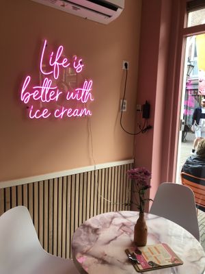   at IJssalon Scoobs & Winstons in Alkmaar