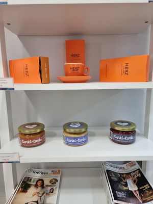 Coffee and spreads at NaTuri Café & Deli in Budapest