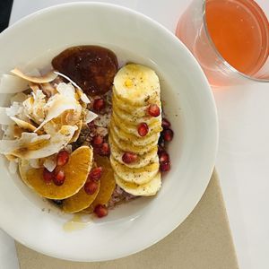 Chia oat bowl 💚🌱  at Mitzi Coffee & Brunch in Barcelona