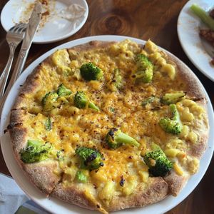 broccoli mac n cheese pizza #Veganuary at Sage Bistro - Cloud Kitchen in Culver City