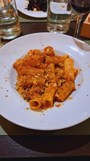 Pasta with tempeh "alla puttanesca" at Cibo in Aosta