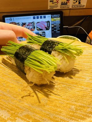 There are bonito flakes under the onions  at Mawashizushi Katsu  in Tokyo