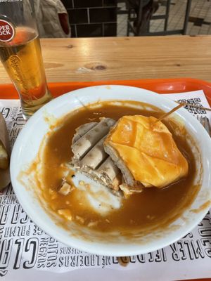 This is the “secret” of the “Francesinha"  at Lado B - Mercado Bom Sucesso in Porto