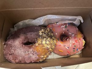 Vegan donuts of month: Blueberry & Strawberryy #Veganuary at Flatfish GNV in Gainesville