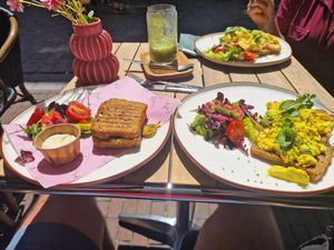 Vegan croque plus vegan scrambled tofu at Comfort Cuisine  in Roermond