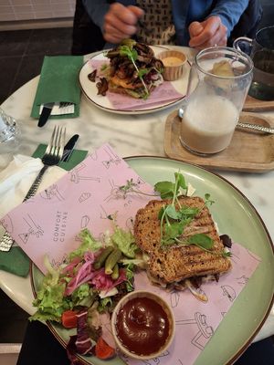 Tosti pulled mushrooms & sandwich pulled mushrooms at Comfort Cuisine  in Roermond