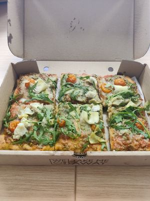 Vegan pesto Pizza at La Fermata de Sarrià in Barcelona