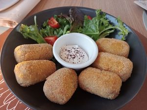 Croquetas de yuca y champiñones at Azafrán del Cabo in Almeria