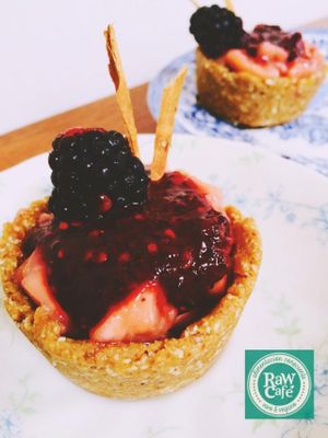 pear tart: gluten free and sugar free at Raw Cafe in Lima