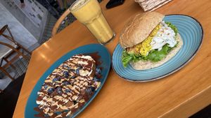 Club sandwich y waffle de quinua  at Raw Cafe in Lima