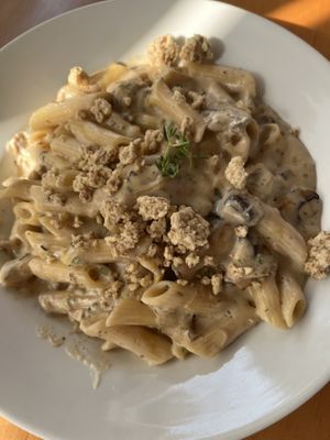 Fusilli con crema de hongos  at Raw Cafe in Lima