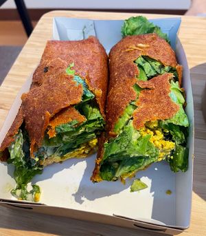 Wrap ranchero (mejor no pedirlo para delivery)  at Raw Cafe in Lima