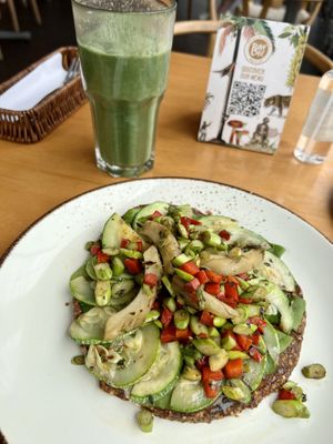 Pizza  at Raw Cafe in Lima