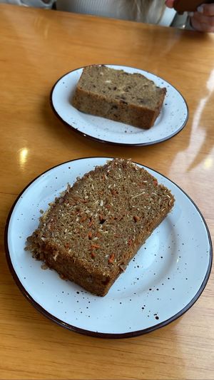 Queque de plátano y queque de zanahoria  at Raw Cafe in Lima