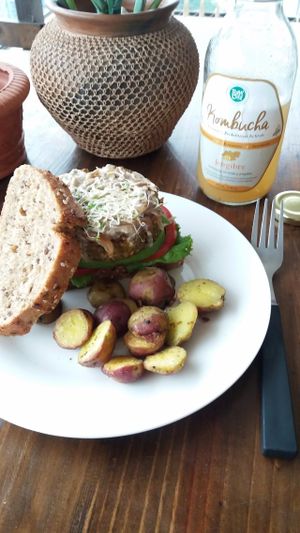 Quinoa burger at Raw Cafe in Lima