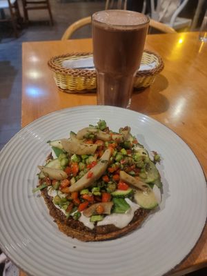 Pizza at Raw Cafe in Lima