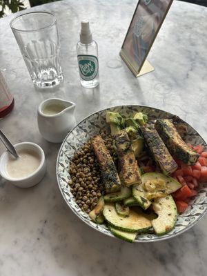 protein bowl  at Raw Cafe in Lima