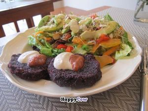 Raw burgers at Raw Cafe in Lima