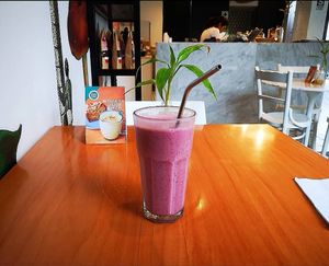 Jugo at Raw Cafe in Lima
