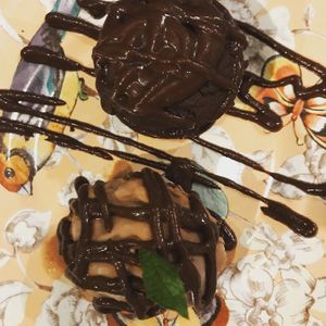 Volcán de chocolate at Raw Cafe in Lima