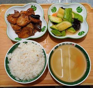White rice, soup, pan-fried king mushroom with soy sauce, wood ear mushrooms with zucchini at Veggie Factory - San Po Kong - 素食工房 in Kowloon