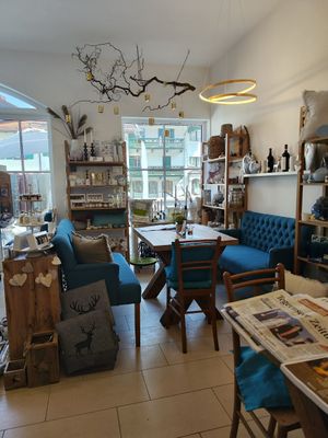 Drinnen at Genuss Café & Deko in Bad Wiessee