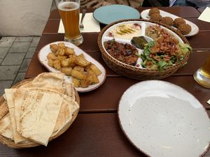 Veganer Teller mit weiteren Vorspeisen  at Palmyra in Rosenheim