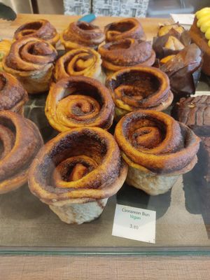 Vegan cinnamon buns at Doppio Coffee - Muswell Hill in North London