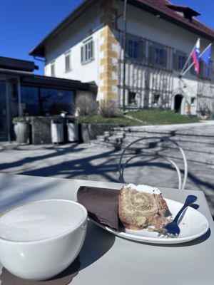 Potica and soya milk latte    at Potičnica in Bled
