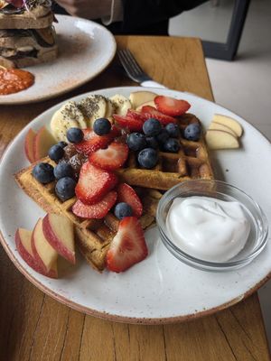 Vegan waffles at Sukha Life in Castricum