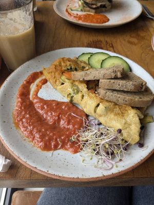 Vegan omelet with added veggies at Sukha Life in Castricum