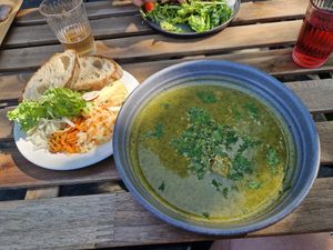 Broccolisoppa med alspånsrökt tofu / broccoli soup with smoked tofu at Ryggåsstugan in Jaerna