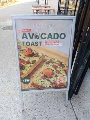 Very tasty vegan avocado toast at Pokawa in Blois