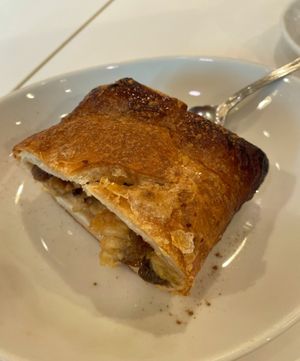 Vegan apple strudel  at Ceccolinibio in Ravenna