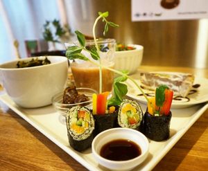Raw set at Natural Food Dining LOHAS in Sapporo