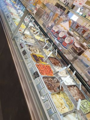 Tutti i gusti disponibili at Festival del Gelato in Florence