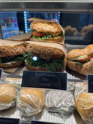 Vegetable bagel sandwich  at Kosken Leipomo - Hansa in Turku