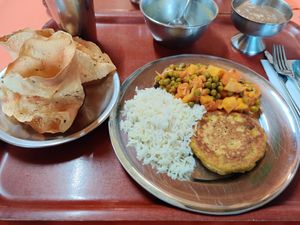 Main with indian bread (part of menu of the day) at O Oriente no Porto in Porto