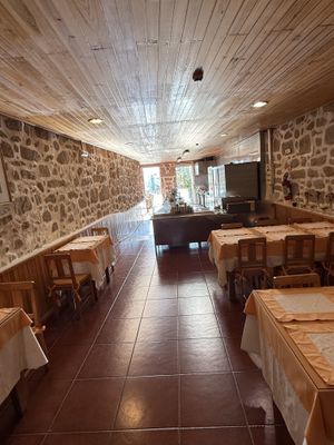 Inside dining area  at O Oriente no Porto in Porto