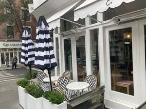 Outdoor eating at chloe in New York City