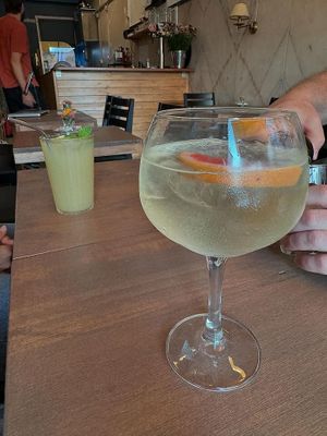 Drinks at O Gambuzino Burger Clube in Lisbon