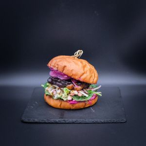 Tempeh Tem Pinta Burger at O Gambuzino Burger Clube in Lisbon