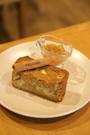 Bolo vegano de maçã com compota   at Café com Leite Cafeteria  in Brasilia