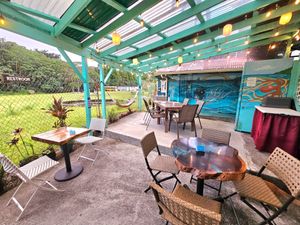 "catio" dining area at The Veli  in Pahoa