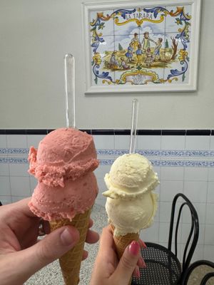 Strawberry + Coconut/Pineapple at Heladería La Caseta in Leliana