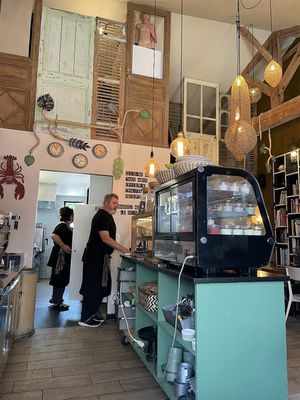 ‘Mangez Moi’ in Ile de Ré. Excellent food, friendly atmosphere, short chain and  fresh ingrediënts.  Concept with respect for the environment. 👍🏽  at Mangez Moi in Ile-de-re