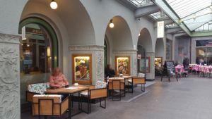 Exterior (inside covered passage) at Cha Cha Thai - Von Werdt in Bern