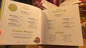 Fotografia menù opzioni vegane  at Hans im Glück in Berlin